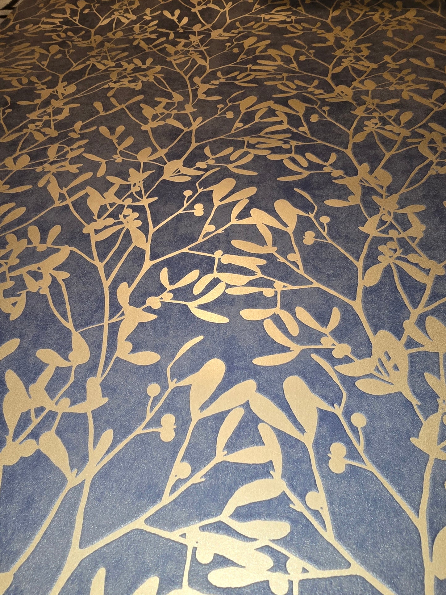 Botanica Leaf Navy & Gold Wallpaper