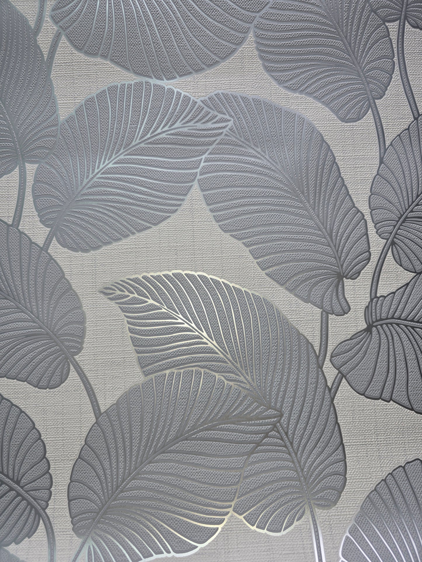 Larson Leaf Grey/Silver Wallpaper – FD42821