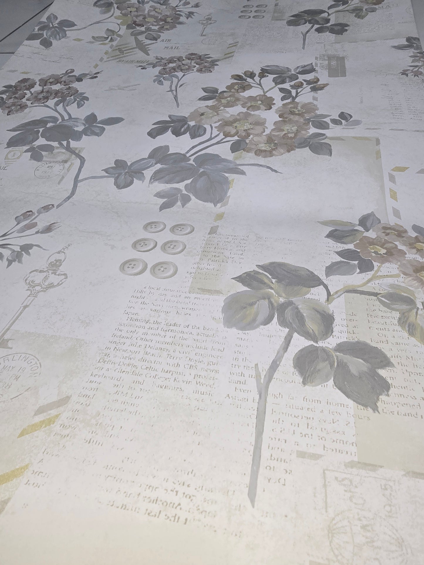 Vintage floral wallpaper