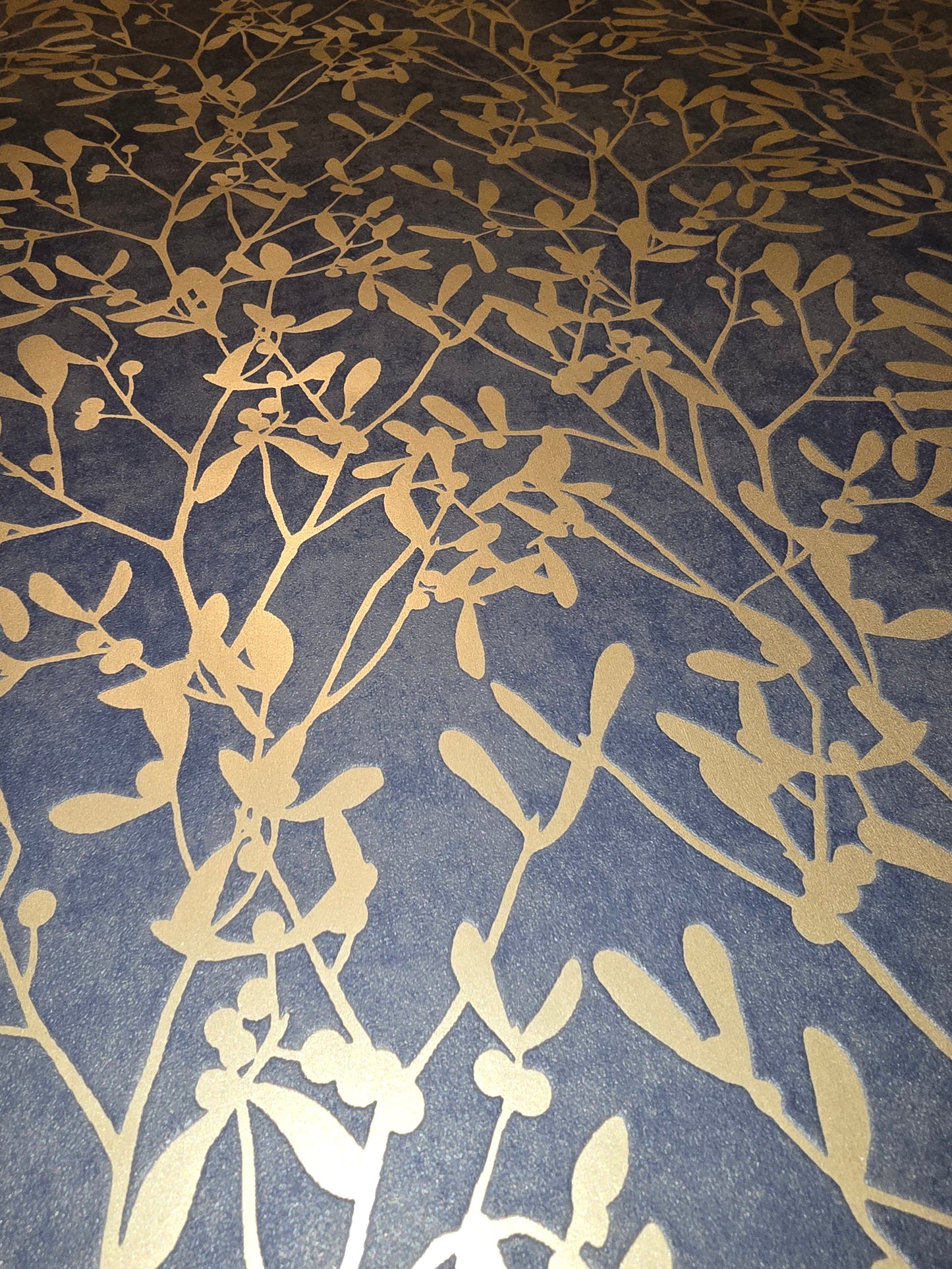 Botanica Leaf Navy & Gold Wallpaper