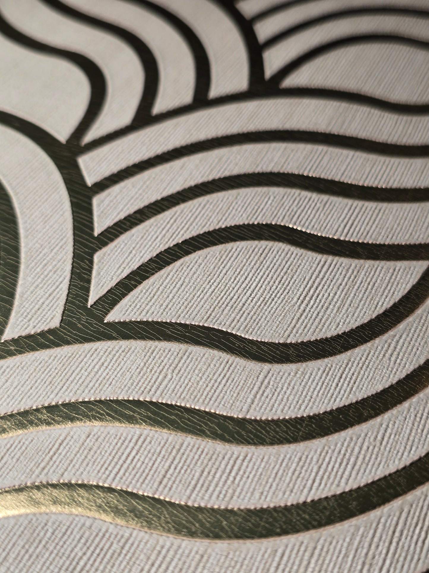 Couture Art Deco Metallic Foil Wallpaper – Gold on Cream (601534)