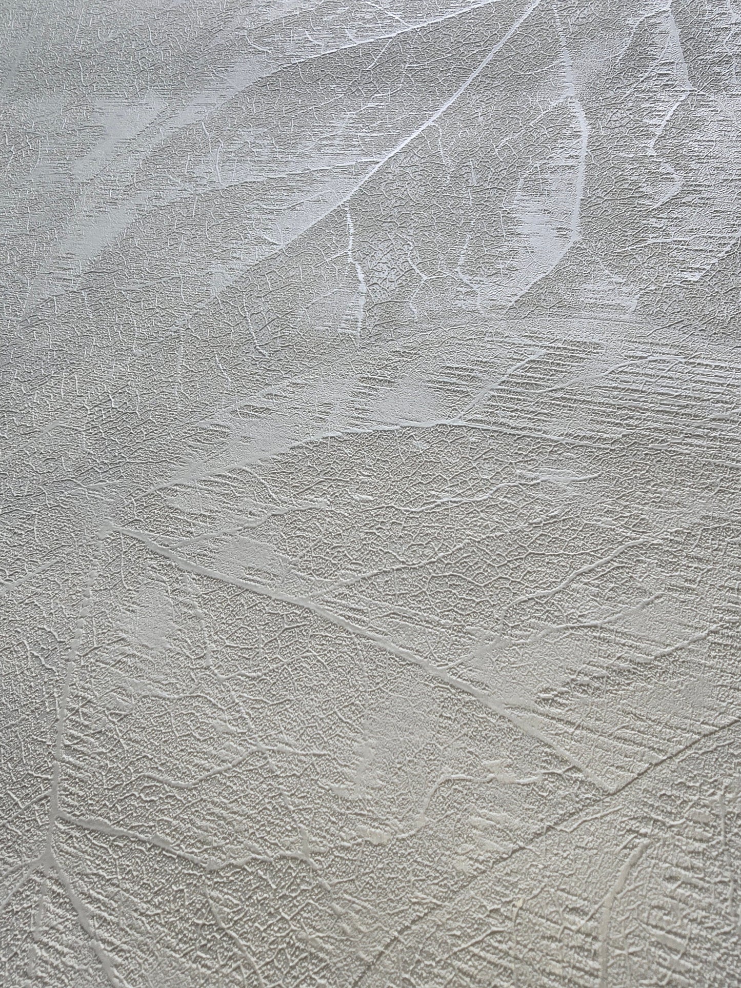 Luxury Vinyl white Textured Leaf Wallpaper – M95662