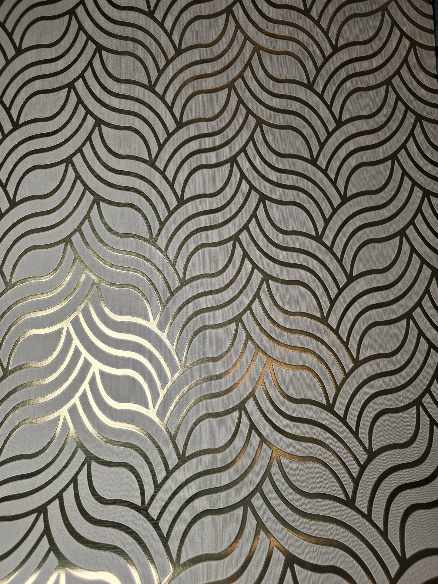 Couture Art Deco Metallic Foil Wallpaper – Gold on Cream (601534)