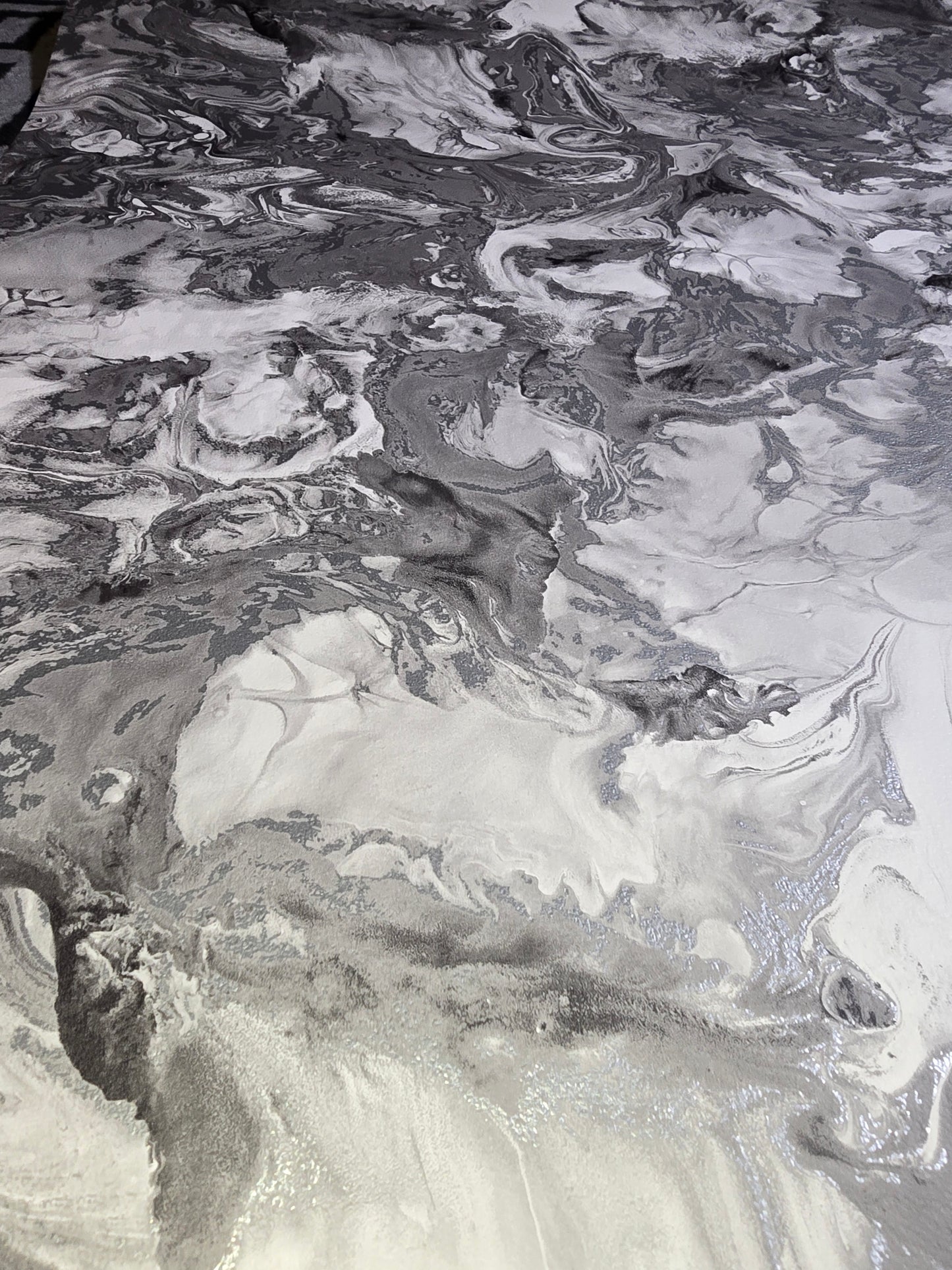 Ripple marble silver, grey and white wallpaper