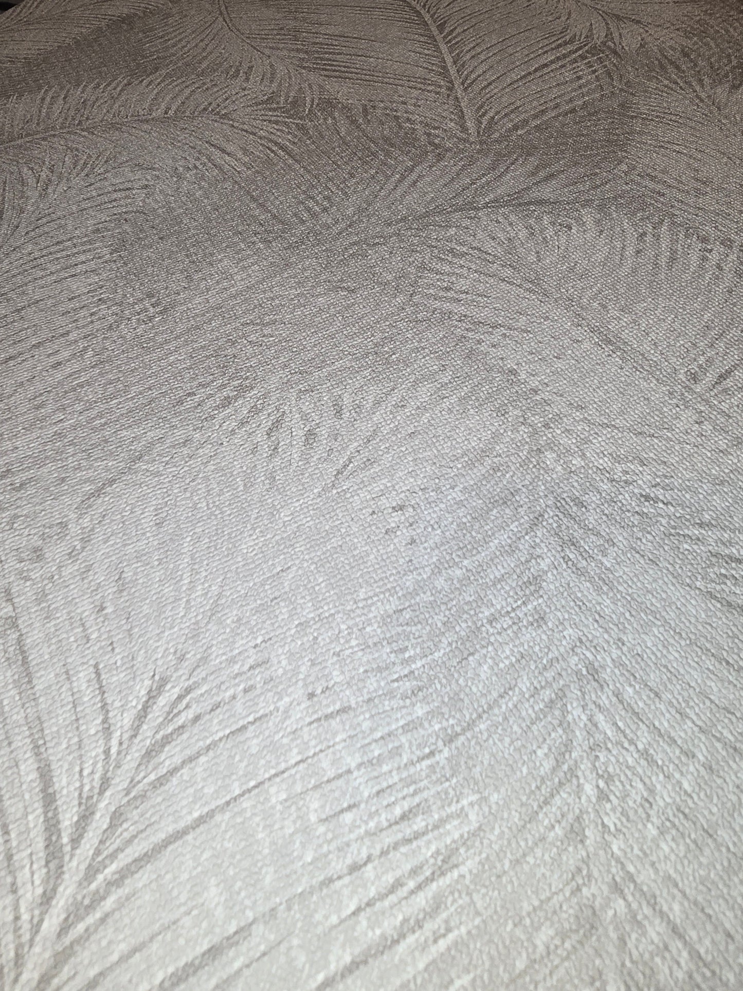 Luxury Feather Textured Wallpaper – Soft taupe