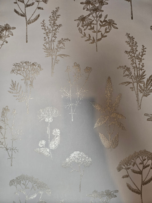 Slightly Imperfect Metallic Botanical Sketch Wallpaper – gold on Soft cream (102)