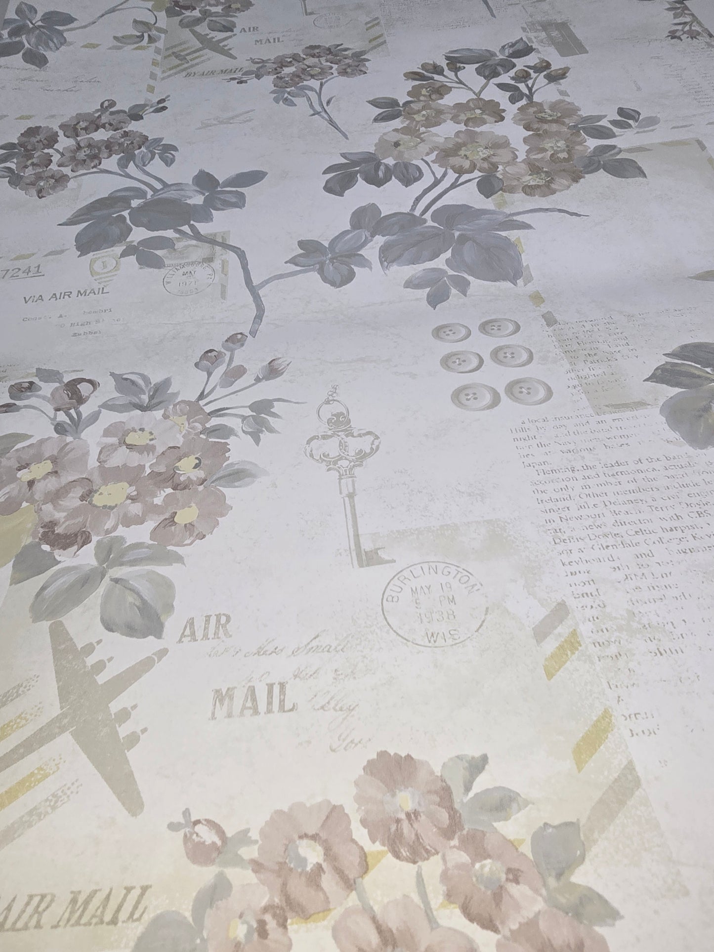 Vintage floral wallpaper