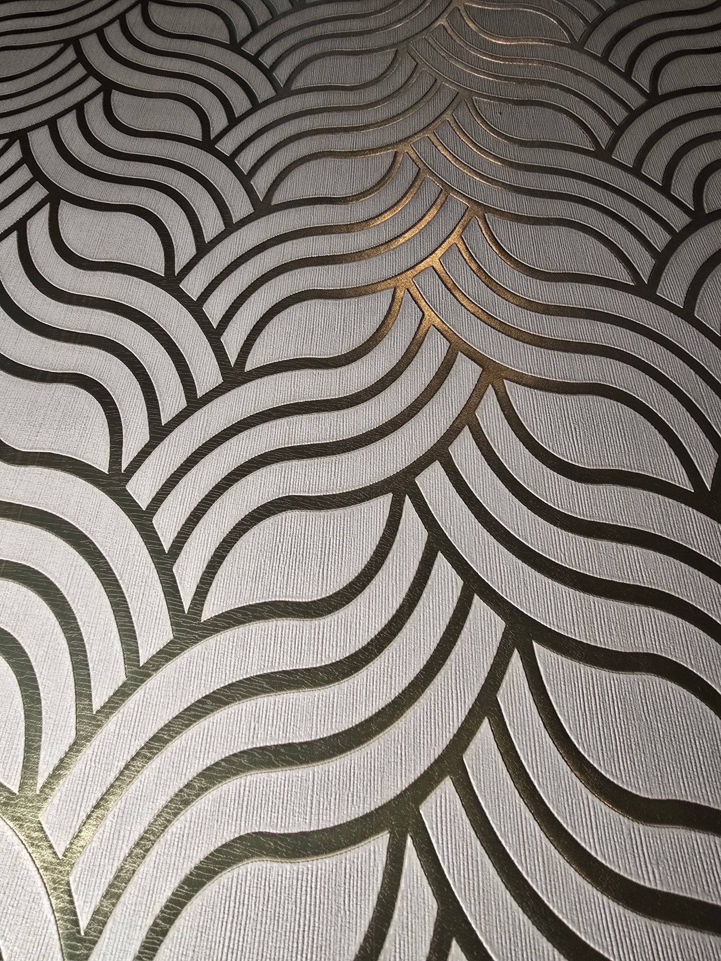Couture Art Deco Metallic Foil Wallpaper – Gold on Cream (601534)