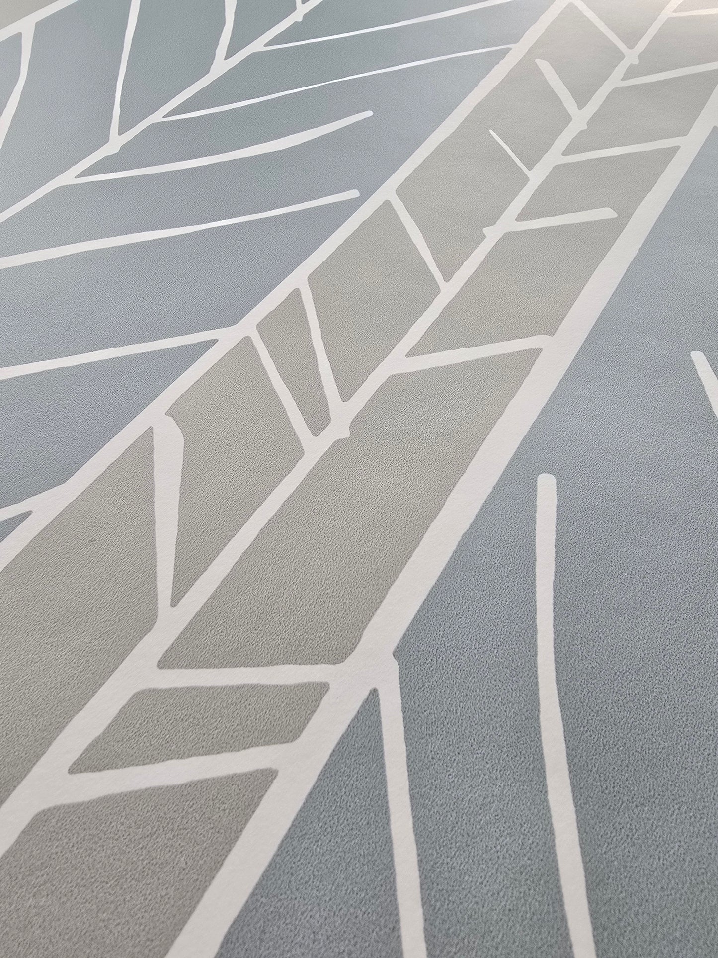 Scandi Leaf Trail Wallpaper – Soft Grey & Blue (FD25820)