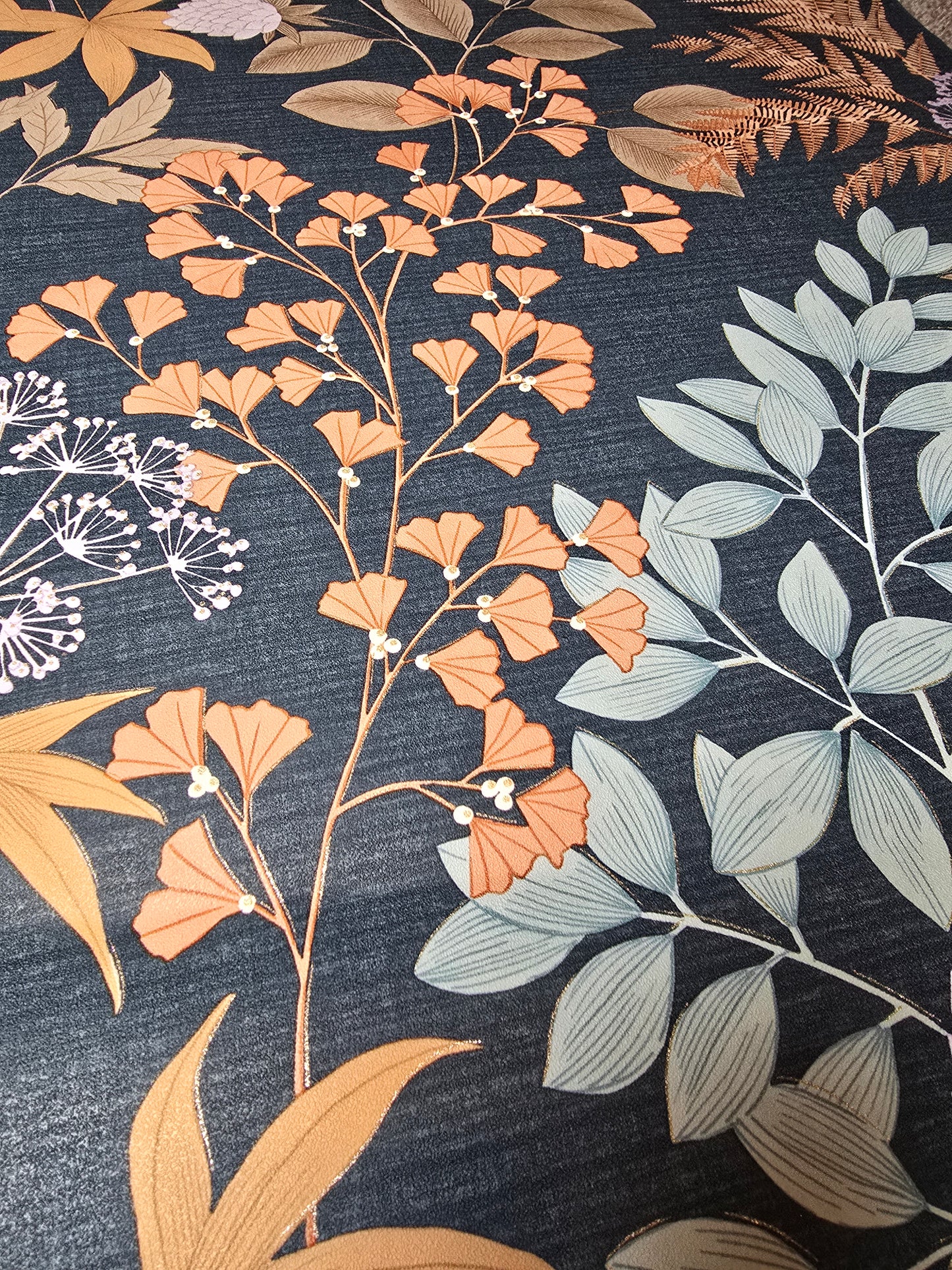 Slightly Imperfect Luxury Botanical Floral Wallpaper – Metallic Leaf & Flower Navy Feature Wall (104)