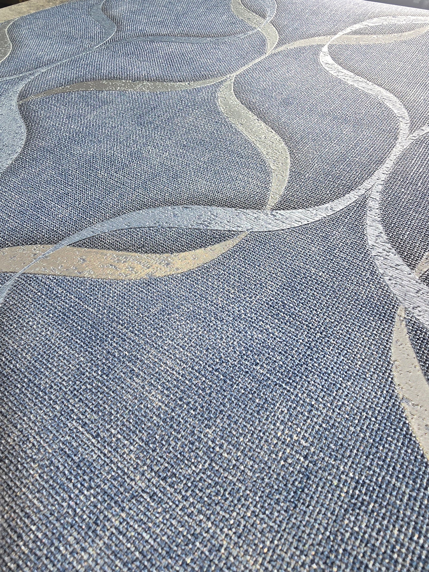 Luxury Vinyl Wallpaper – Blue & Silver Wave Design (Pattern M95628)