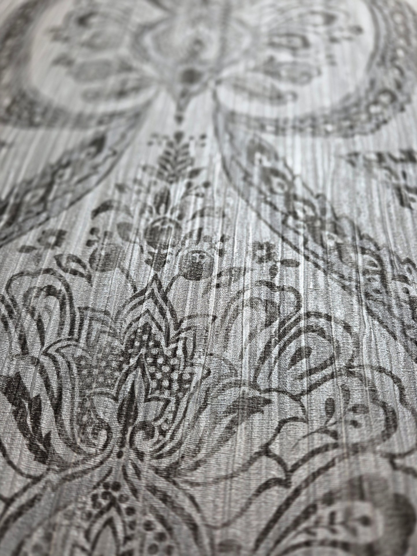 Grande Damask Wallpaper – Quartz Grey Silver (1977/547)