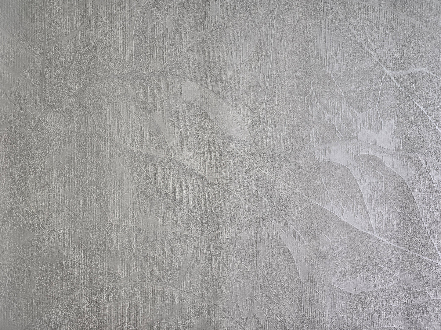 Luxury Vinyl white Textured Leaf Wallpaper – M95662