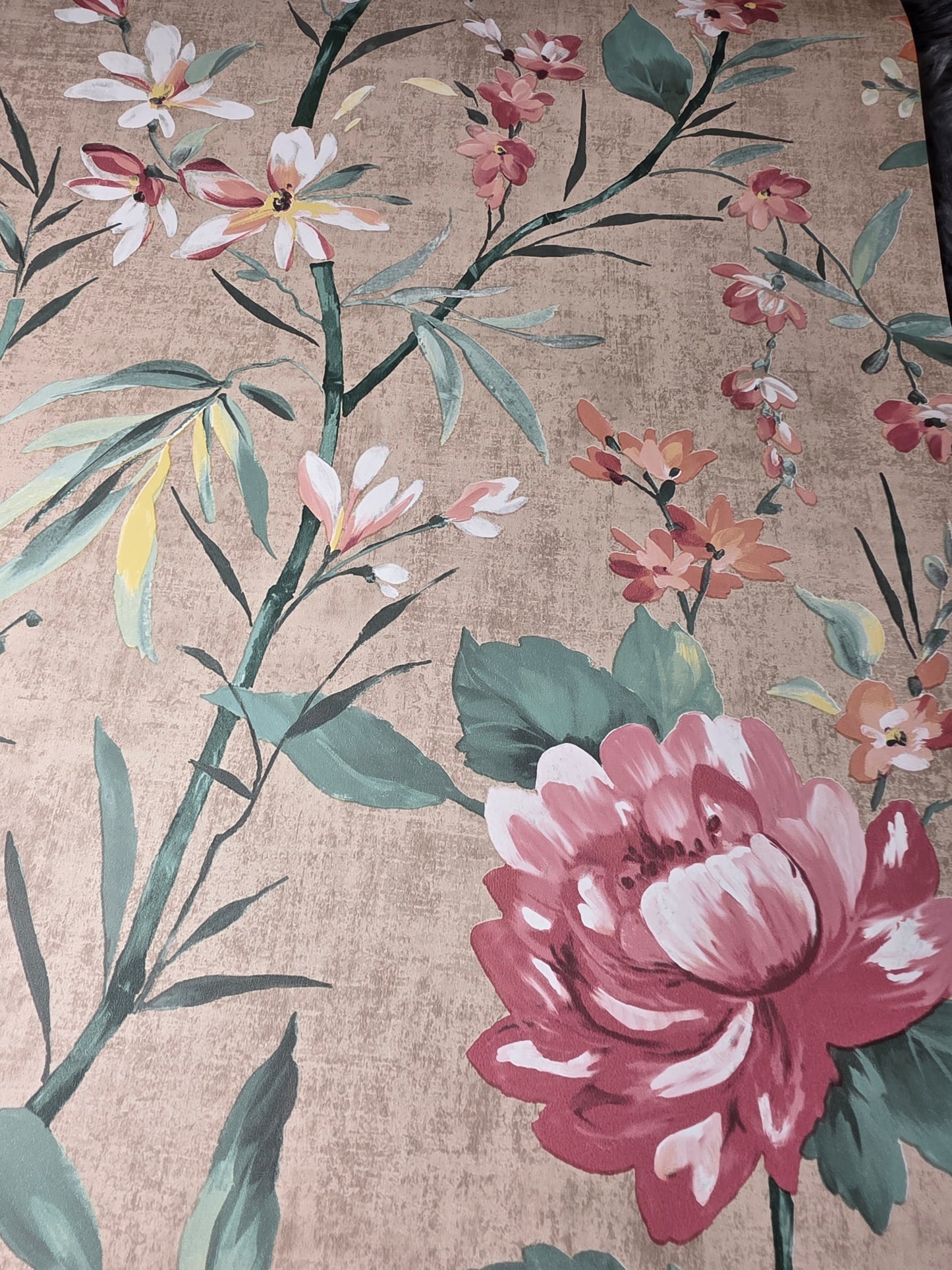 Oriental Floral Trail Wallpaper – Taupe & Blush Botanical Feature Wall (13821)