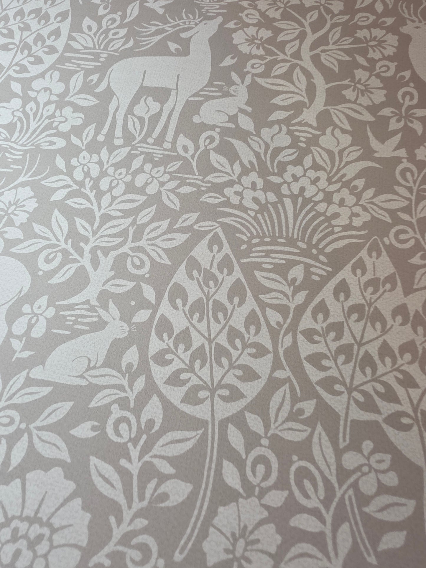 Country Deer Woods Taupe Wallpaper – Cottage / Woodland Feature Wall (14161)