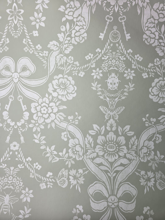 Sage Green Bow Damask Wallpaper – Elegant Floral Vintage Style – Feature Wall Decor (14170)