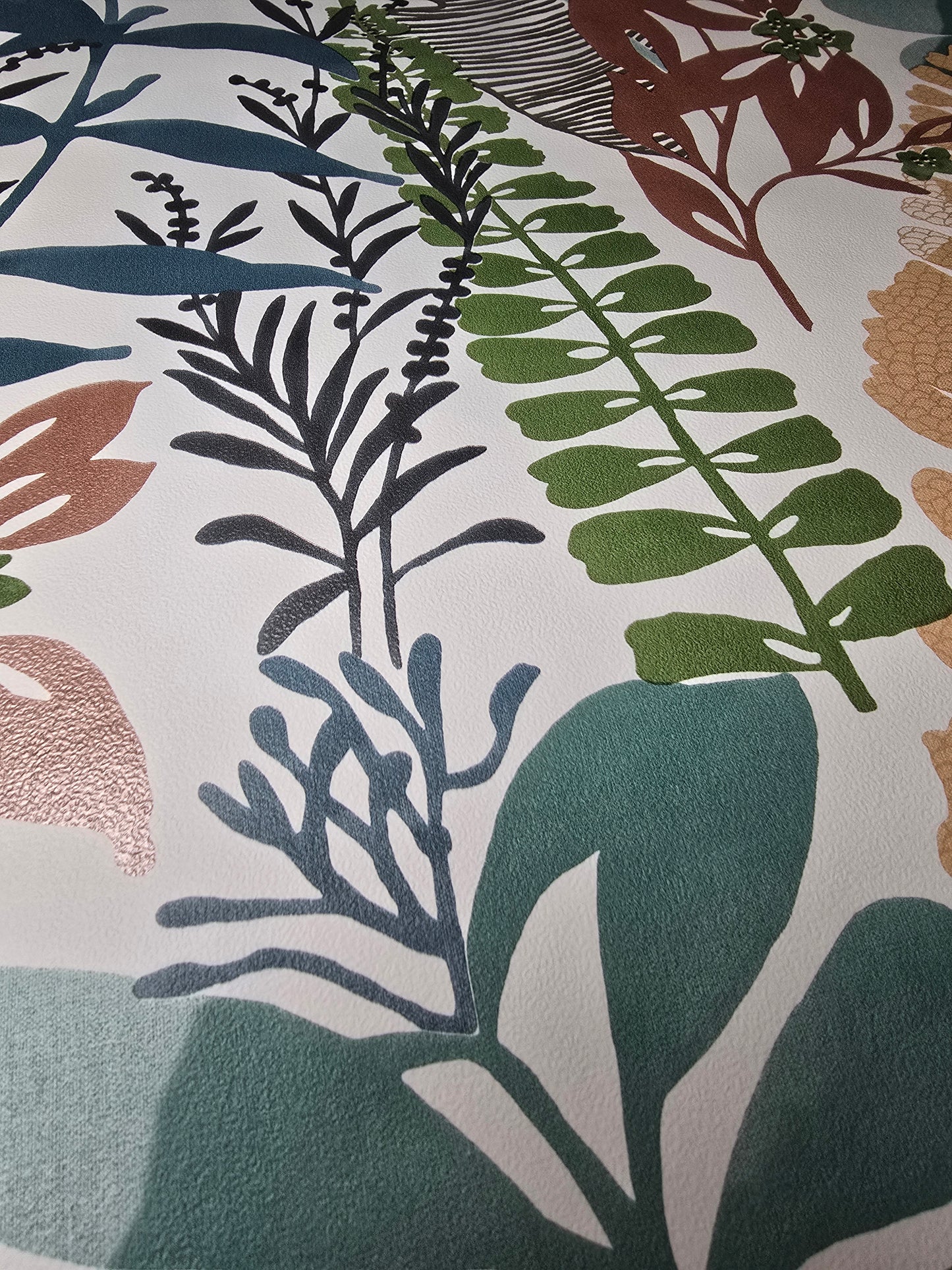 Neutral Botanical Leaf Wallpaper – Earthy Tropical Feature Wall (GV24276)