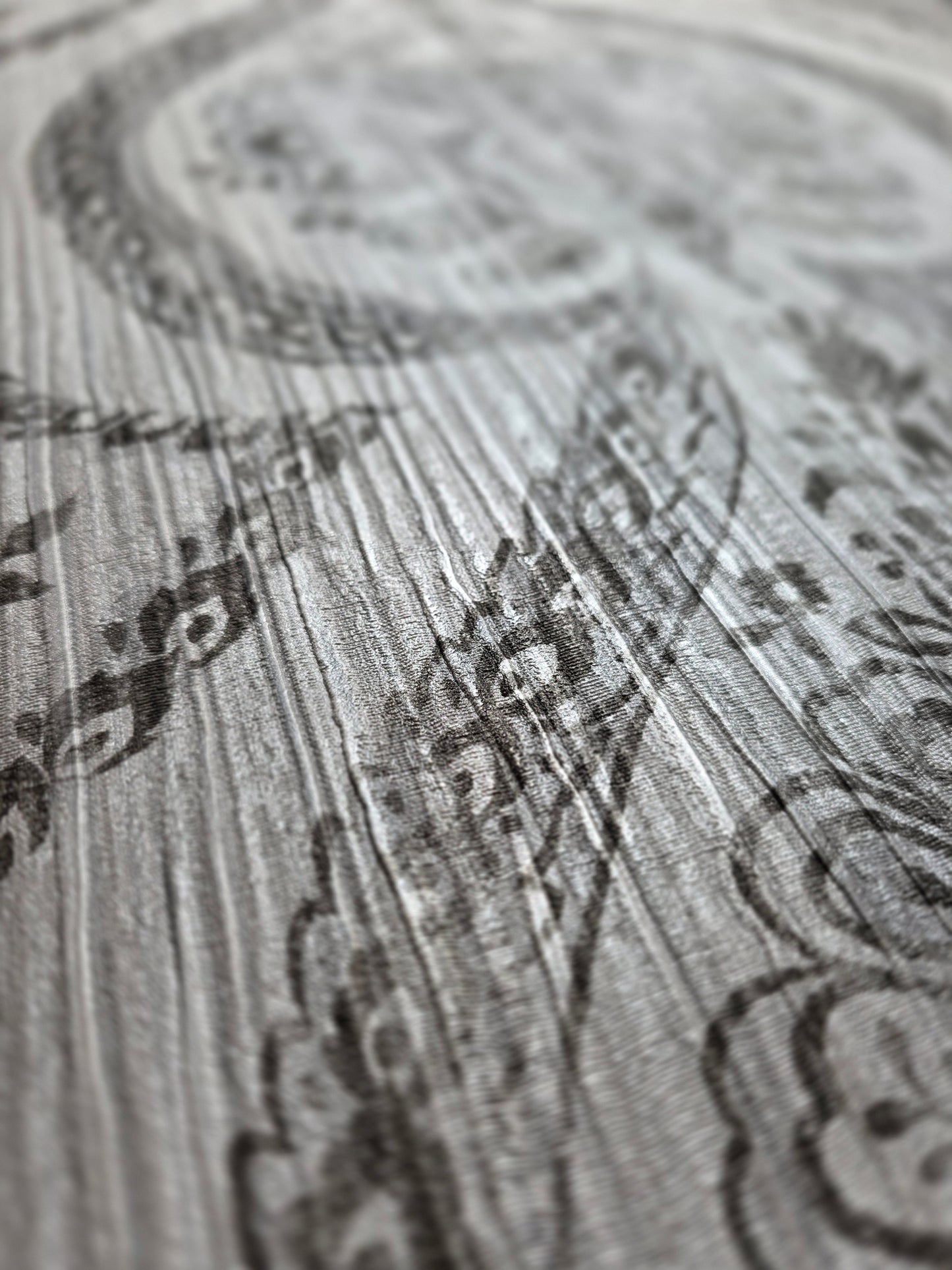 Grande Damask Wallpaper – Quartz Grey Silver (1977/547)