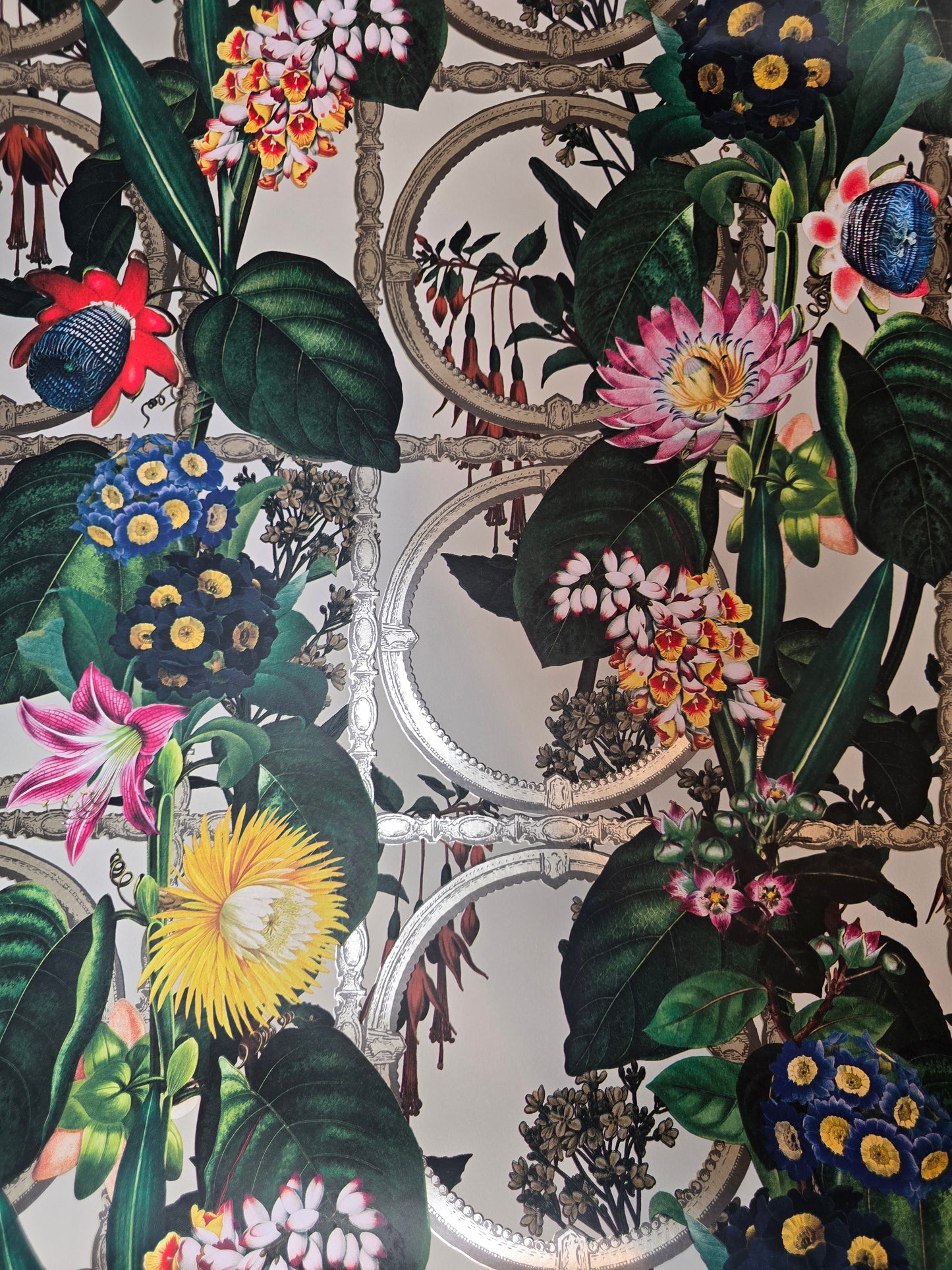 Alata Beige Botanical Vintage Floral Wallpaper (91431)