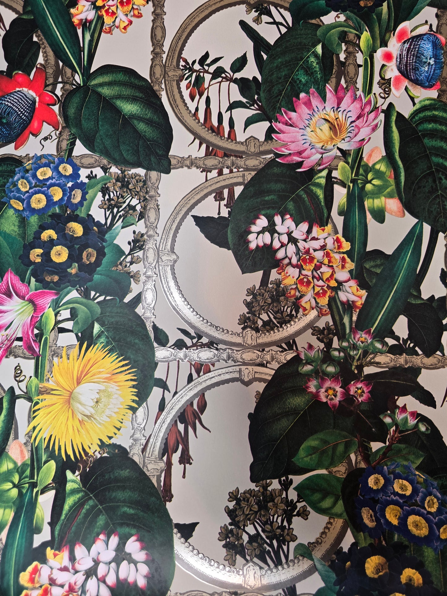 Alata Beige Botanical Vintage Floral Wallpaper (91431)