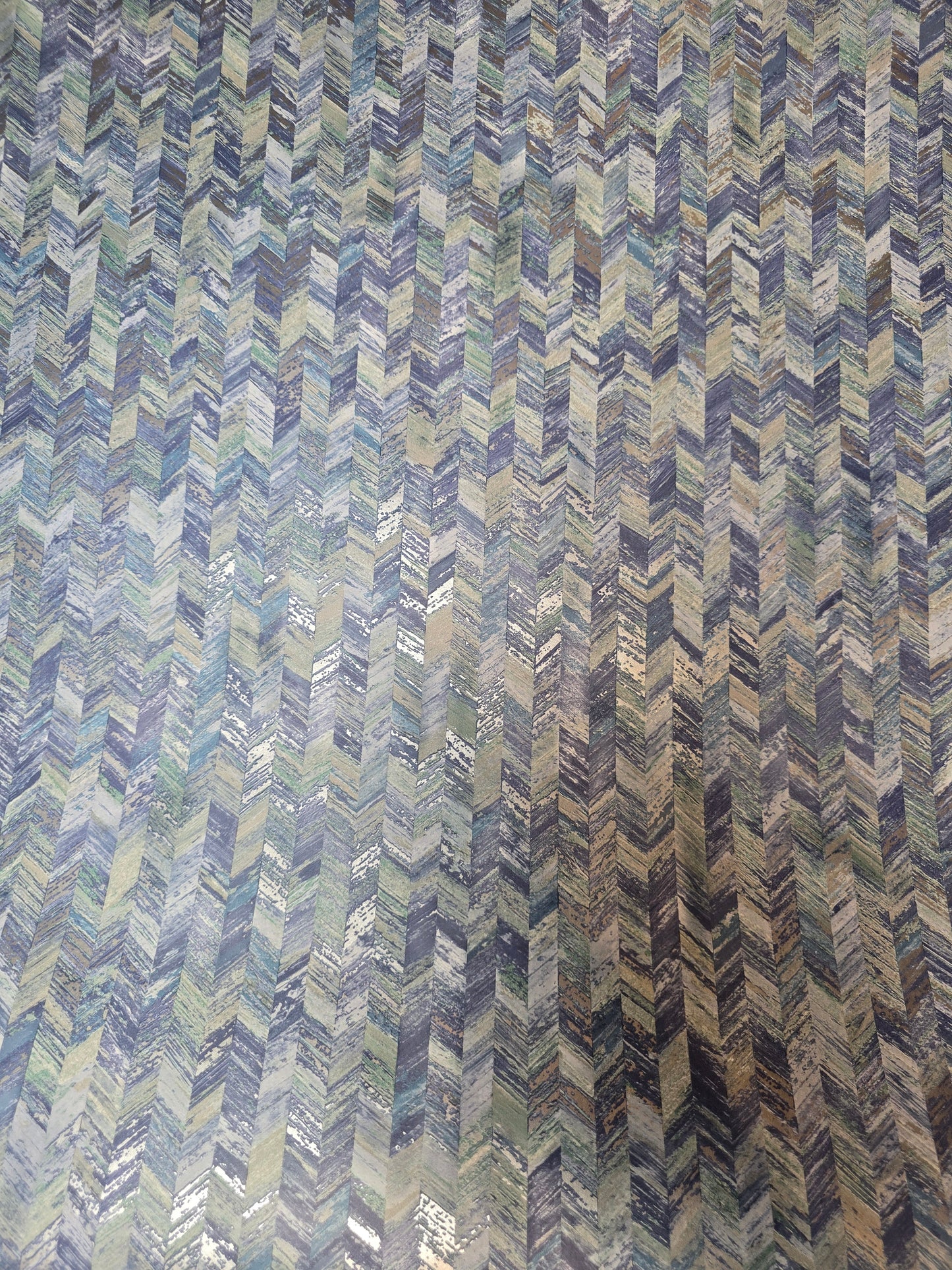 Saram Texture Navy Metallic Chevron Wallpaper (91291)