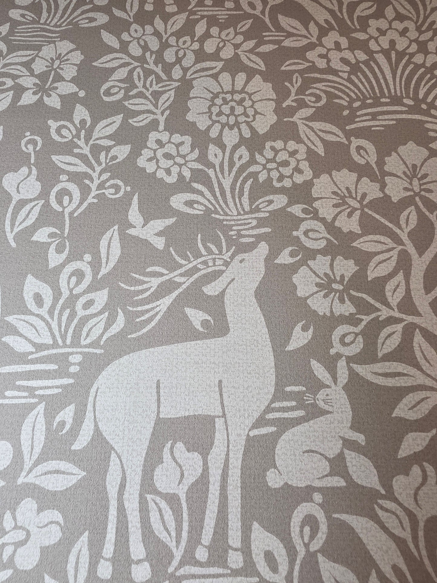 Country Deer Woods Taupe Wallpaper – Cottage / Woodland Feature Wall (14161)