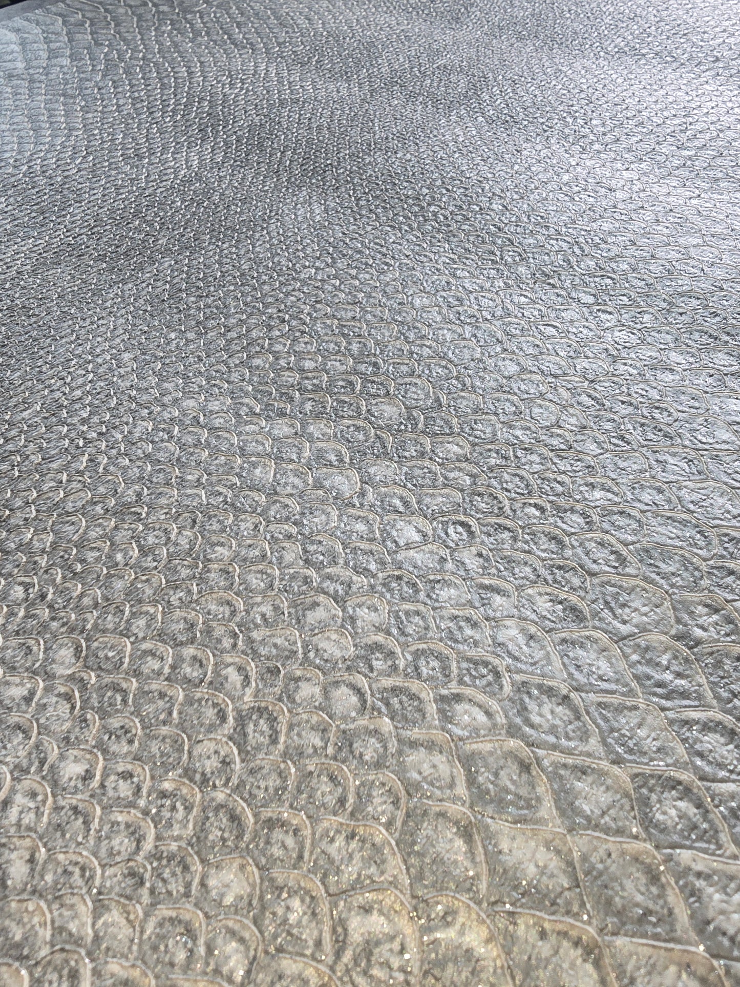 Luxury Vinyl Silver Textured Wallpaper – M88736