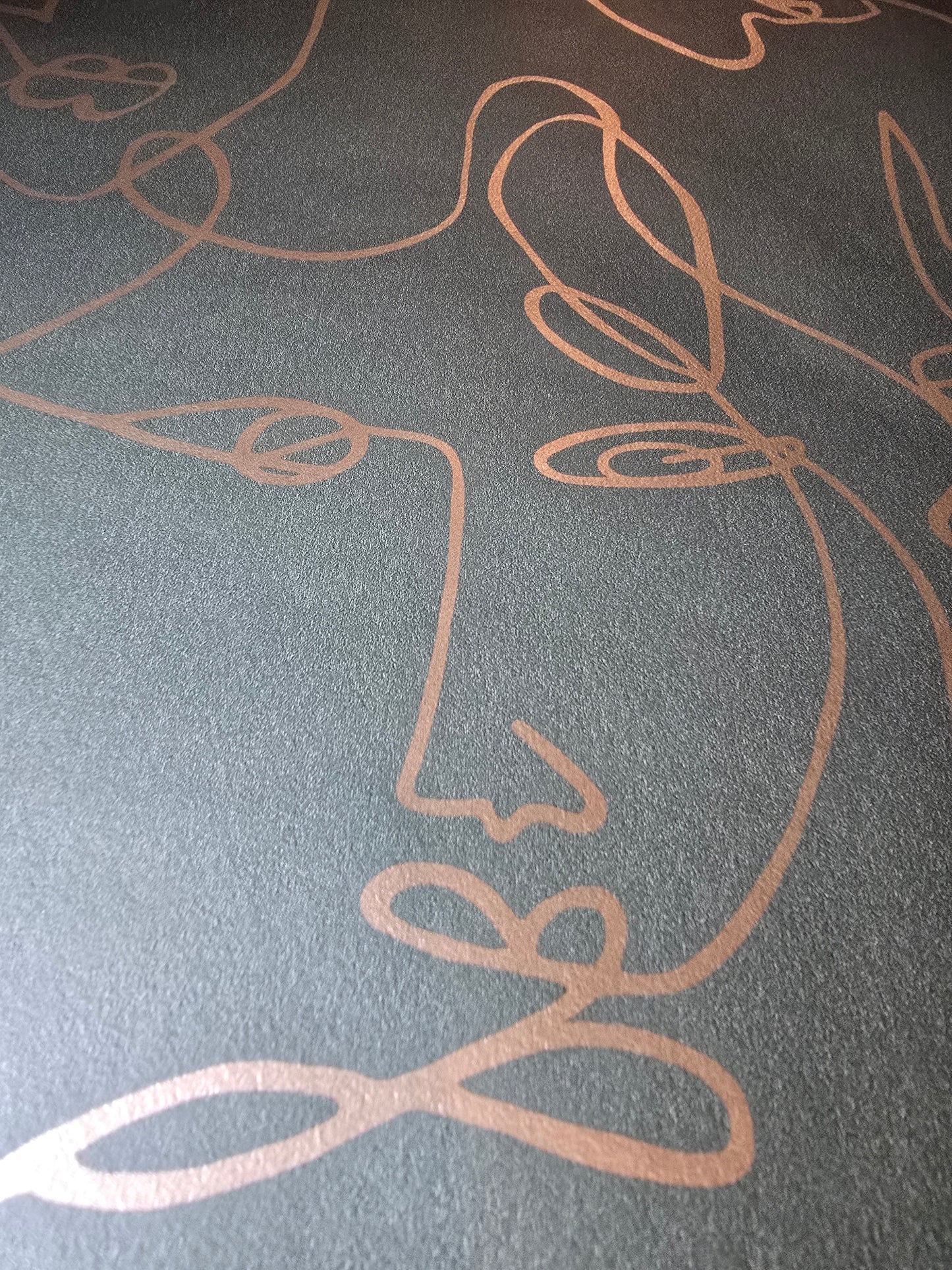 Linear Visages Green & Gold Abstract Face Wallpaper (91270)