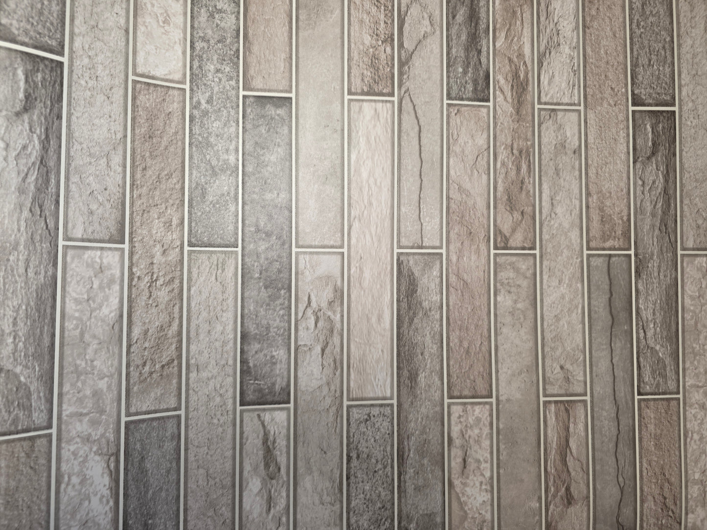 Stone Tile Effect Kitchen & Bathroom Wallpaper – Beige Tiling on a Roll (89411)