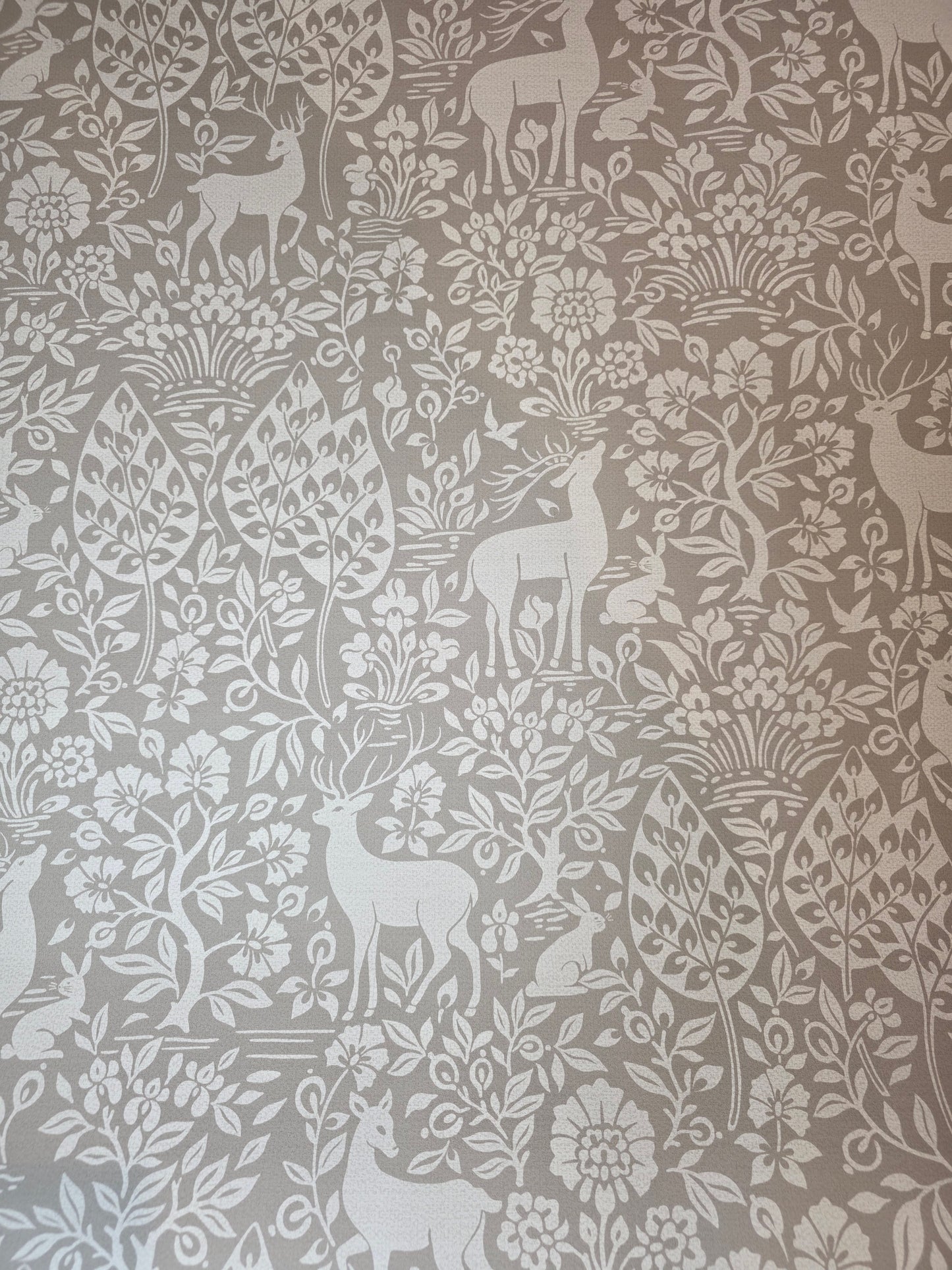 Country Deer Woods Taupe Wallpaper – Cottage / Woodland Feature Wall (14161)